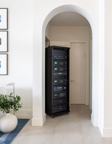 02-audiovisual-crestron-electronics-rack