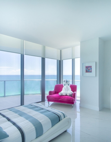 04-bedroom-audio-video-motorized-shades